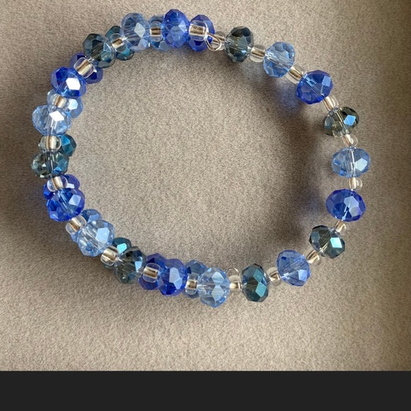 NWOT blue beaded bracelet with silver wire. - Picture 1 of 4